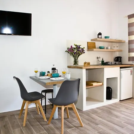 アパート Skalopati & *